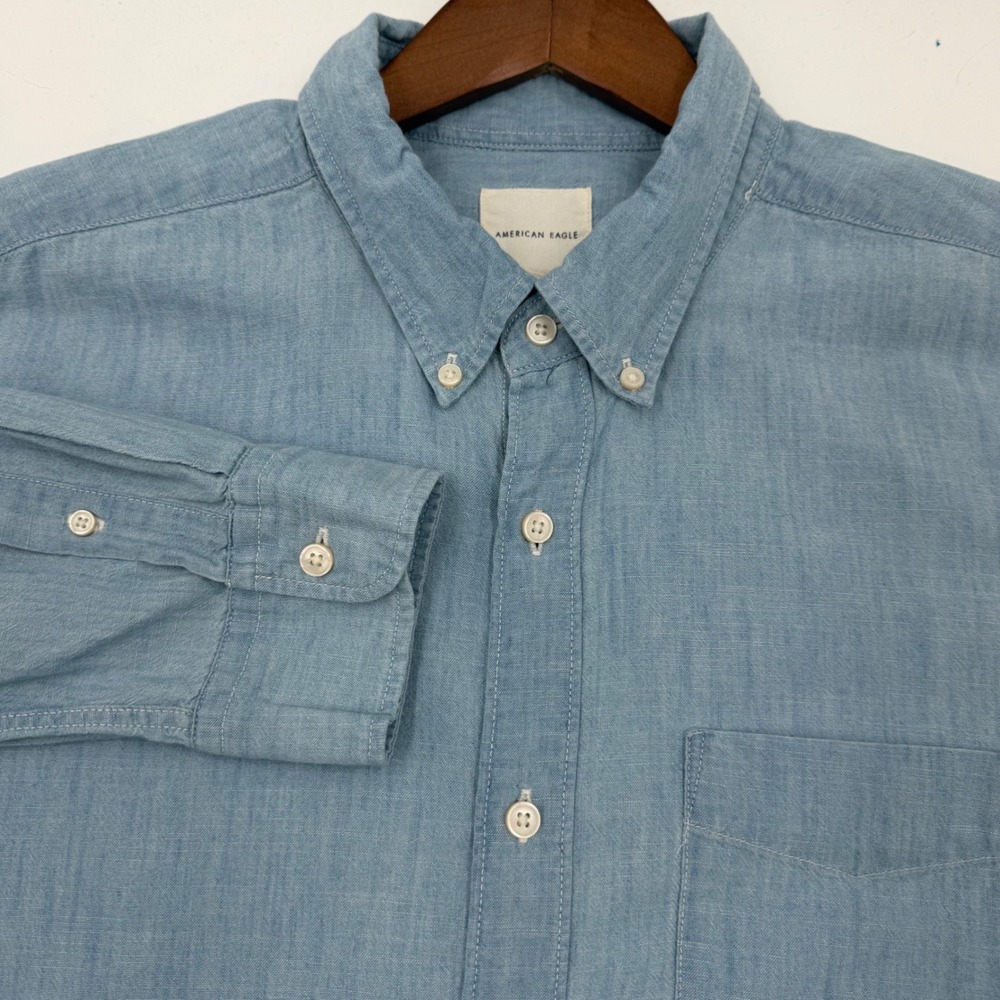 American Eagle Mens XL Light Blue Chambray Button Down Shirt M116DWGW Cotton